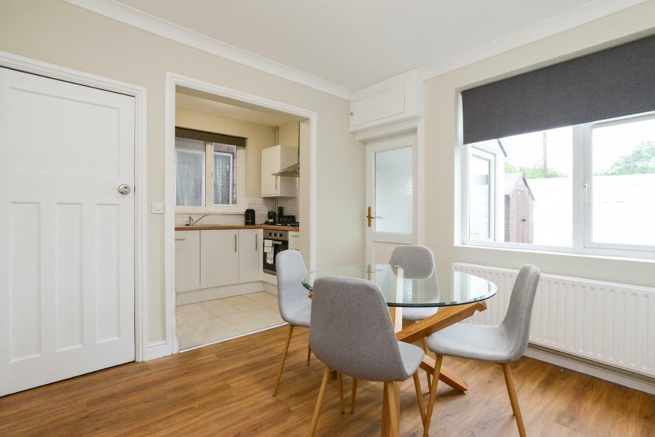 노팅엄 Cosy House In The Heart Of Beeston With Free Parking And Wifi 빌라 외부 사진